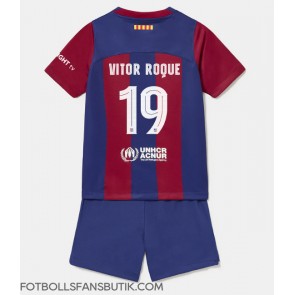 Barcelona Vitor Roque #19 Replika Hemmatröja Barn 2023-24 Kortärmad (+ Korta byxor)